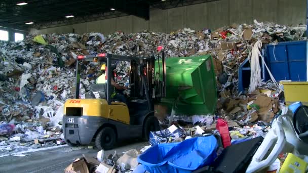 Detrás de escena ver los pasos del reciclaje moderno — Vídeo de stock