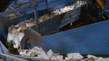 geri dönüşüm tesisi üzerinde çöp