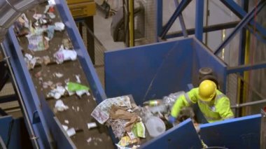 Modern geri dönüşüm adımları sahneleri bakmak