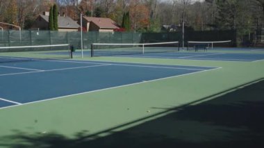 boş tenis kortları