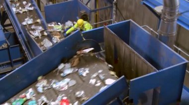 Modern geri dönüşüm adımları sahneleri bakmak