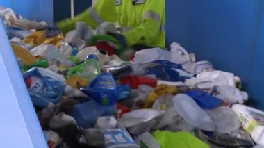 Modern geri dönüşüm adımları sahneleri bakmak