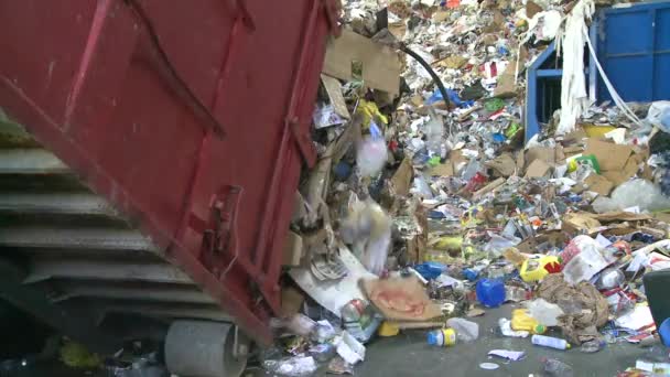 За лаштунками подивіться на кроки сучасної переробки — стокове відео