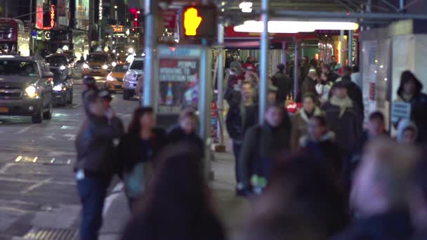 Människor som gick på gatan i New York — Stockvideo