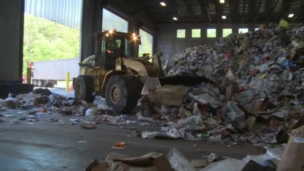 Detrás de escena ver los pasos del reciclaje moderno — Vídeo de stock