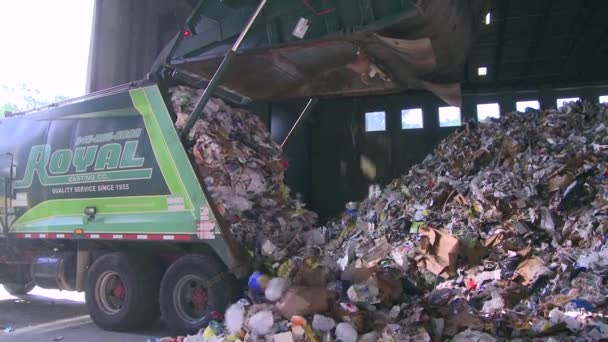 Detrás de escena ver los pasos del reciclaje moderno — Vídeo de stock