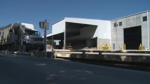 Nos bastidores olhar para os passos da reciclagem moderna — Vídeo de Stock