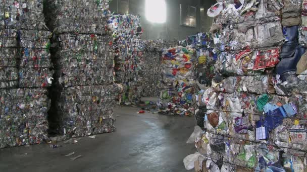 Behind the scenes look at the steps of modern recycling — Stock Video