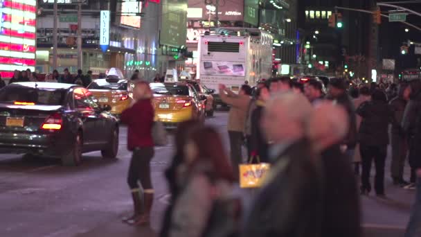 뉴욕에서 거리에 걷는 사람들 — 비디오