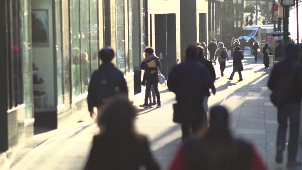 Belebter Bürgersteig am Morgen bei nyc — Stockvideo