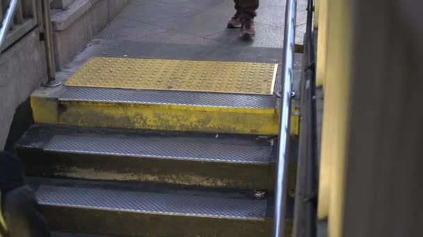 Wejście metra w Nowym Jorku — Wideo stockowe