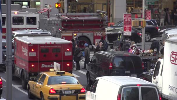 Vista en cámara lenta del tráfico de Nueva York — Vídeos de Stock