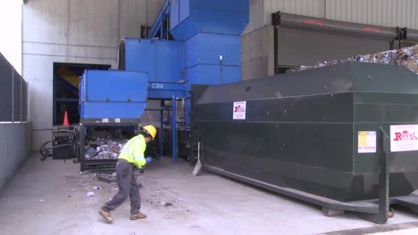 Behind the scenes look at the steps of modern recycling — Stock Video