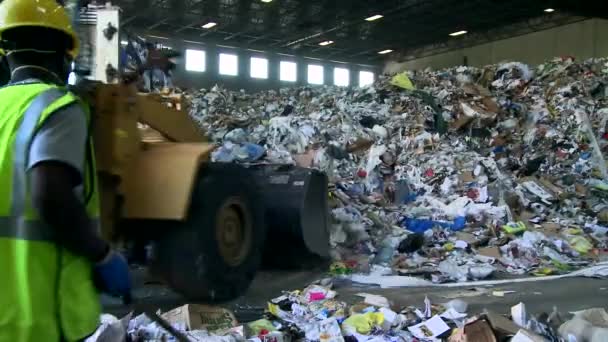 Detrás de escena ver los pasos del reciclaje moderno — Vídeo de stock