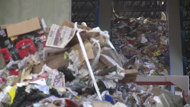 Detrás de escena ver los pasos del reciclaje moderno — Vídeo de stock