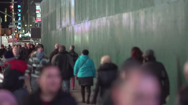 Mensen lopen op de straat in New York — Stockvideo