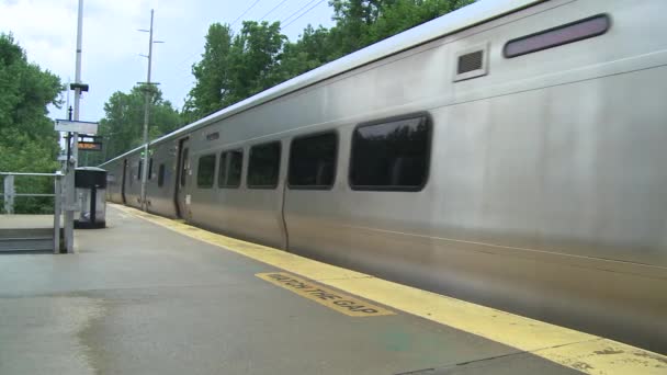 MTA tren bırakarak istasyonu — Stok video