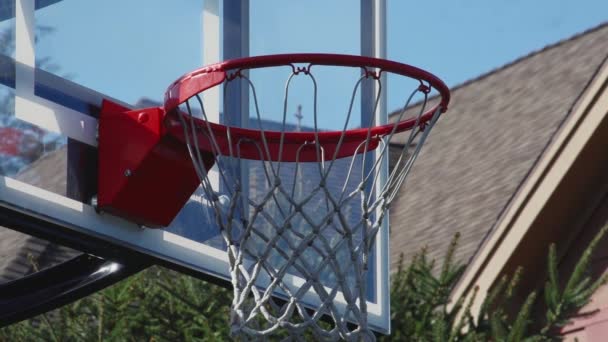 Outdoor basketball hoop — Stock Video