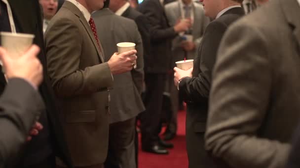 Escenas de profesionales de negocios involucrados en el networking — Vídeo de stock