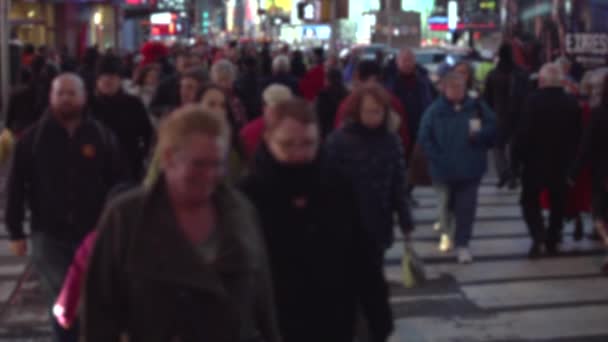 Mensen lopen op de straat in New York — Stockvideo