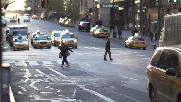 Zajęty w Nowym Jorku taksówek — Wideo stockowe