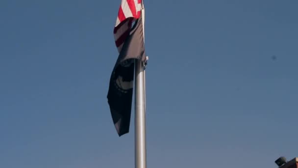 American and P.O.W. flags with soldier statue (1 of 3) — Stock Video