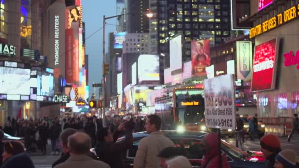 Pessoas andando na rua em Nova York — Vídeo de Stock