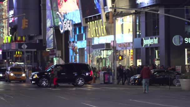 뉴욕에서 거리에 걷는 사람들 — 비디오
