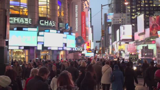 Народ йшов по вулиці в Нью-Йорку — стокове відео