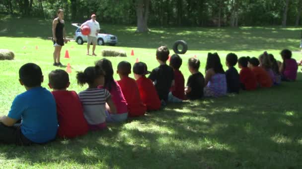 Elementary school gym class (5 of 5) — Stock Video