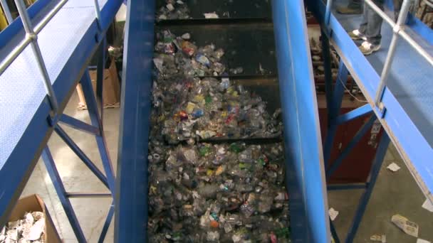 Сміття на переробному заводі — стокове відео