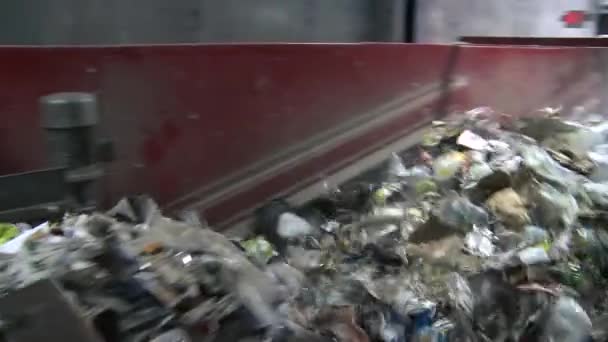 Detrás de escena ver los pasos del reciclaje moderno — Vídeo de stock