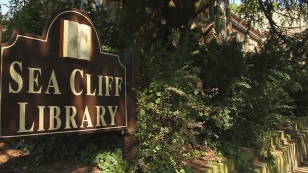 Sea Cliff Library sign — Stock Video