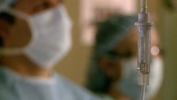 Una vista del trabajo dentro de una unidad quirúrgica robótica — Vídeo de stock