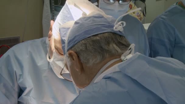 Surgeons performing operation — Stock Video