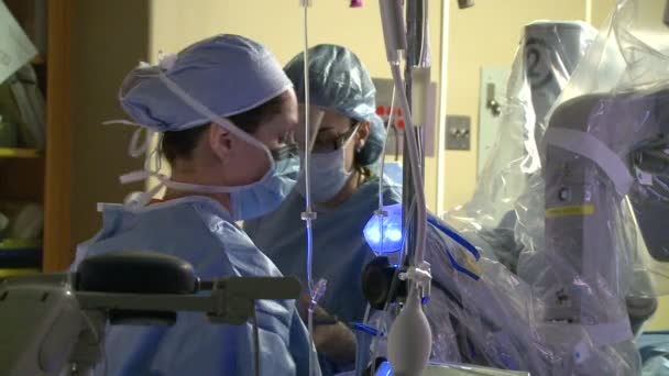 Robot histerektomi ameliyatı hastanede — Stok video
