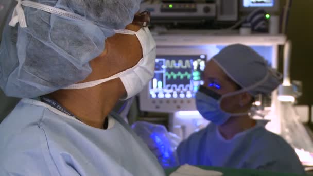 Escisión robótica del útero en el hospital — Vídeo de stock