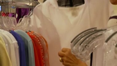 Bir elbise askısı (3 / 7 incelenmesi)