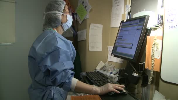 Kobiece roboty chirurga — Wideo stockowe