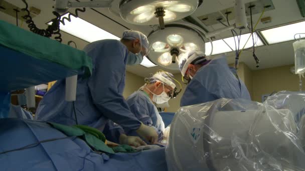 Vista all'interno di una tipica sala operatoria ospedaliera — Video Stock