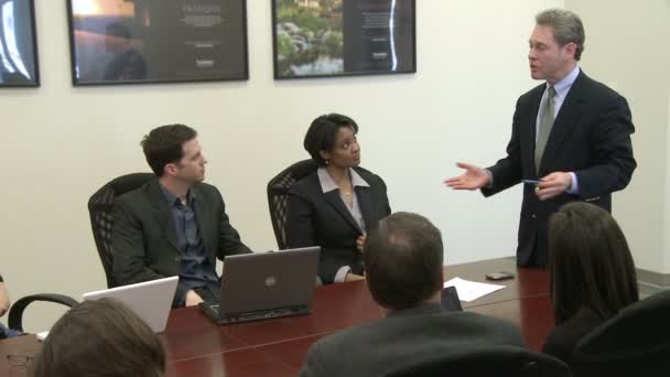 Businessman conducts a meeting with staff — Stock Video