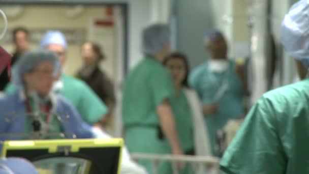 Patient is taken to surgery as staff fills hallway — Stock Video