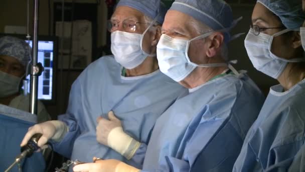 외과 의료 작업을 수행 — 비디오