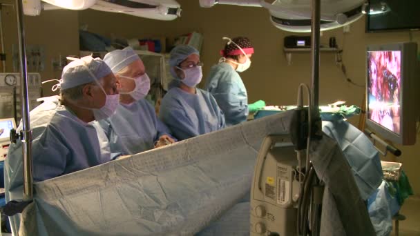 Χειρουργοί εκτέλεση ρομποτική επέμβαση — Αρχείο Βίντεο