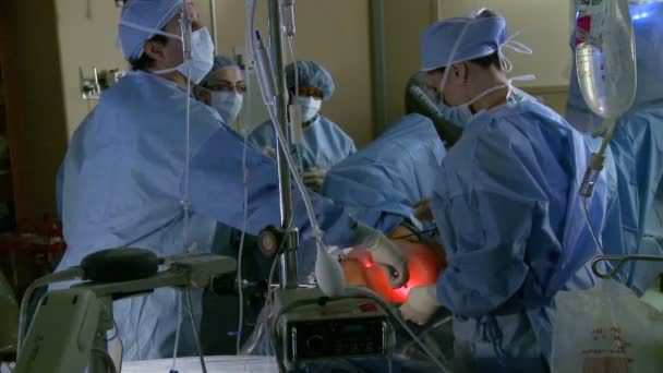 Вид работы в роботизированном хирургическом отделении — стоковое видео