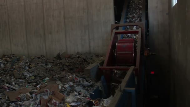 Διαγώνια σκουπίδια μεταφορική ταινία — Αρχείο Βίντεο