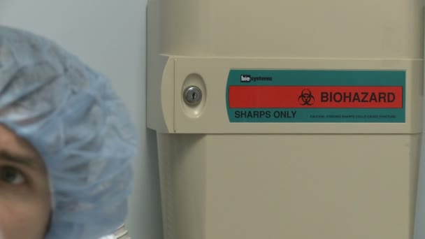 Biohazard box v nemocnici — Stock video