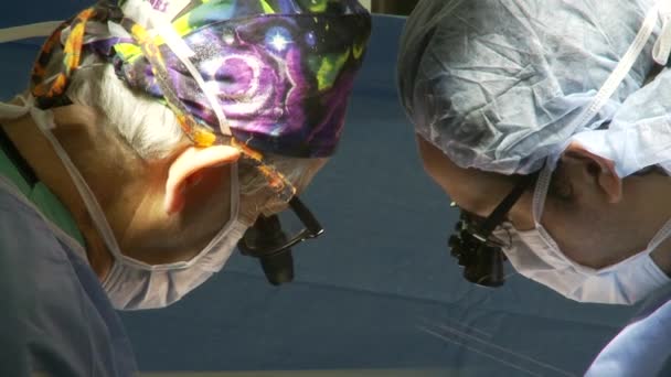 Surgeons perform the operation — Stock Video