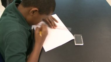 İlköğretim okulu öğrencileri sınıfta (9 9 işi)