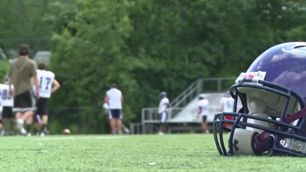 High school football team at practice (1 de 11 ) — Video